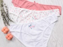 Pembe ve beyaz pamuklu iç çamaşırları