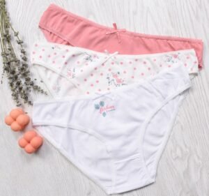 Pembe ve beyaz pamuklu iç çamaşırları