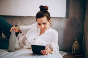 Adet Ağrısı Neden Olur? Normal Ağrı ile Endometriozis Farkı