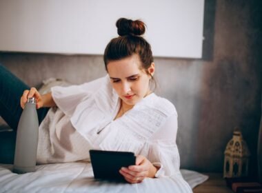 Adet Ağrısı Neden Olur? Normal Ağrı ile Endometriozis Farkı